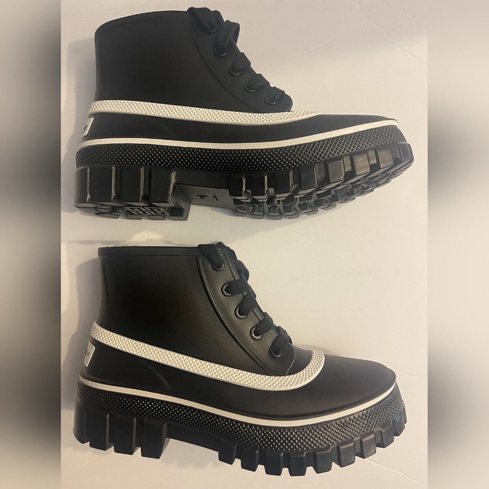 NEW Givenchy Glaston Lace-up Black Rubber Rain Boots Size 8 NEW